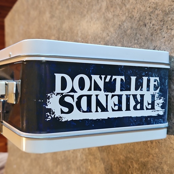 Stranger Things Lunch Box - Picture 2 of 4